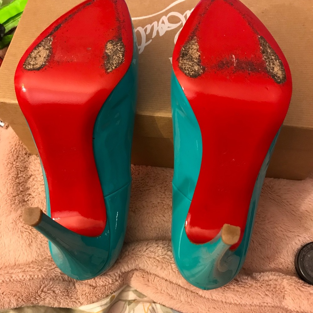 Louboutin Turquiise heels.